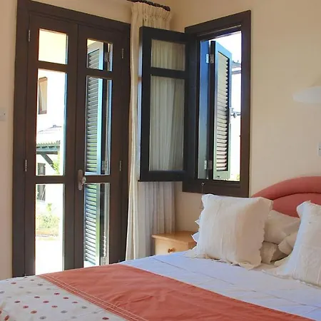 3 Bedroom Ouranos With Private Garden, Aphrodite Hills Apartament *
