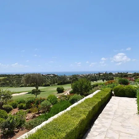 3 Bedroom Ouranos With Private Garden, Aphrodite Hills Apartament *