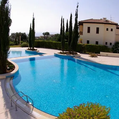 3 Bedroom Ouranos With Private Garden, Aphrodite Hills Apartament *