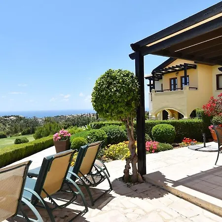 3 Bedroom Ouranos With Private Garden, Aphrodite Hills Апартаменты Куклия