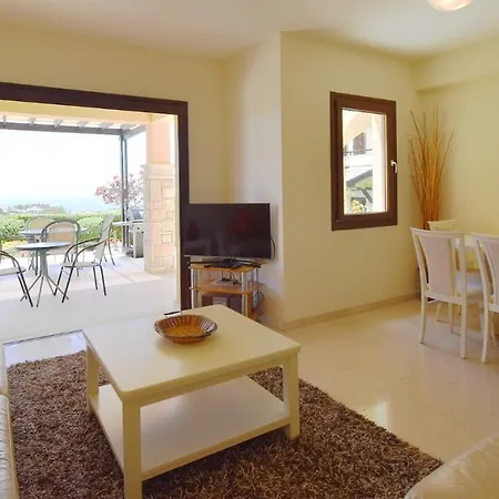 Апартаменты 3 Bedroom Ouranos With Private Garden, Aphrodite Hills Куклия