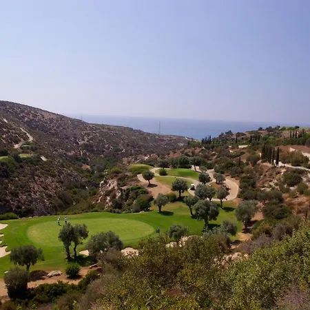 Апартаменты 3 Bedroom Ouranos With Private Garden, Aphrodite Hills Куклия